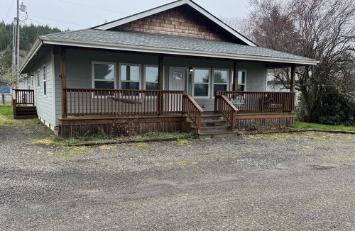 Forks House | Great space for group walking distance to grocery store and restaurant.