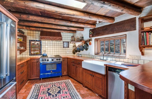 Historic Eastside House | Hacienda Rose - Historic East Side Adobe