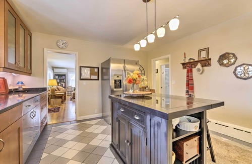 Hadley House | Hadley Vacation Rental 24 Mi to Springfield!