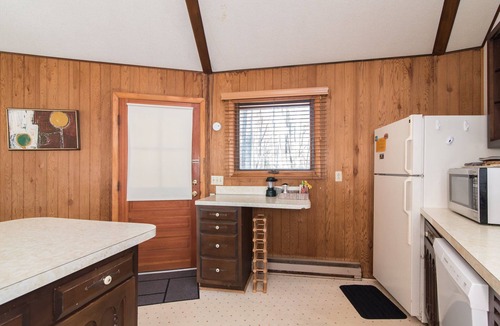 Berkeley Springs House | Half Round- A Quiet Mid-Century Modern Cabin