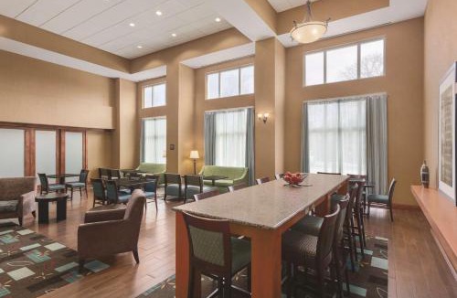 Greenfield Hotel | Hampton Inn & Suites Greenfield