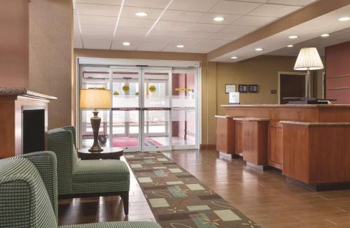 Greenfield Hotel | Hampton Inn & Suites Greenfield