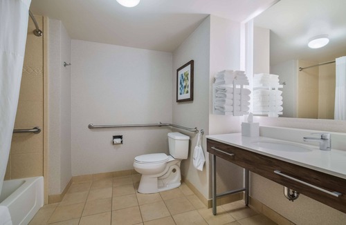 Plattsburgh Hotel | Hampton Inn & Suites Plattsburgh