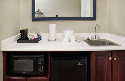 Rogers Hotel | Hampton Inn & Suites Rogers