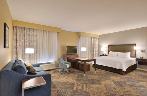 Lake Hallie Hotel | Hampton Inn & Suites Chippewa Falls