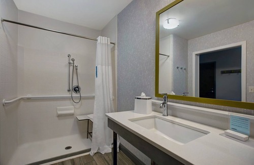 Westfield Hotel | Hampton Inn Westfield