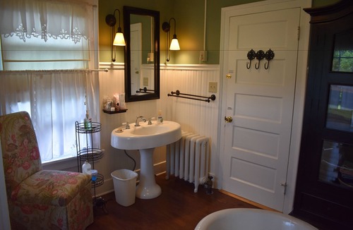 Cheshire Bed & Breakfast | Harbour House Inn