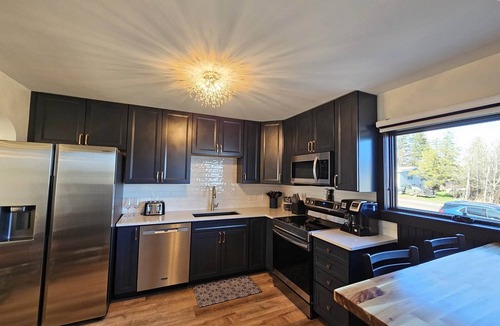 Grand Marais House | Harbour View Getaway- unique, fully renovated 1 block from the lake!
