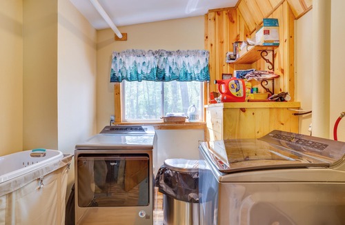 Neillsville House | Hatfield Family Home on Lake Arbutus: Boat & Hike