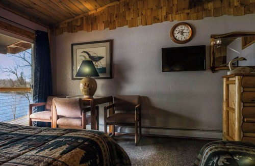Rice Lake Cabin | Have a peaceful getaway in Room 18 - The Duck Blinds - Curriers Lakeview Lodge