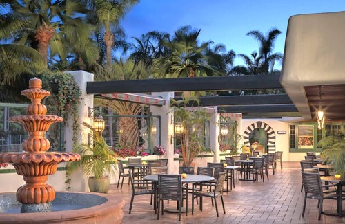 Central Mission Beach Hostel | Haven of Relaxation! Pet-friendly Property w/Outdoor Pool, Free Parking