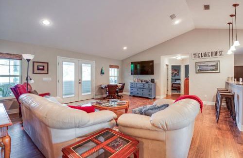 Putnam Hall House | Hawthorne Vacation Rental w/Access to Cue Lake