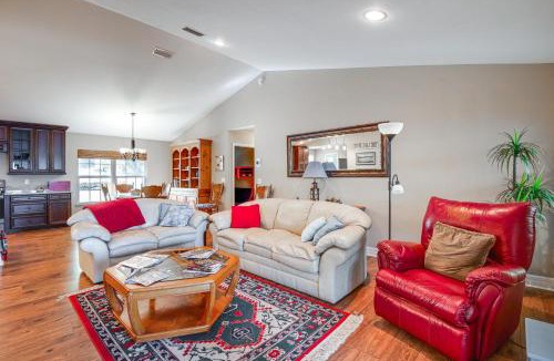 Putnam Hall House | Hawthorne Vacation Rental w/Access to Cue Lake