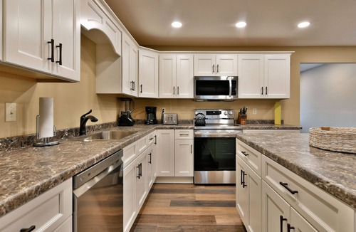 Hayward House | Hayward - 5 Bedroom, sleeps 10