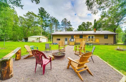 Hayward House | Hayward Home with Private Deck, Fire Pit and Kayak!