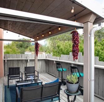 Santa Fe House | Heart of Vibrant Railyard-Downtown Loft with Radiant Heat and Deep Luxurious Soaking Tub