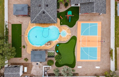 North Mountain House | Heated Pool, Pickleball, Mini Putt, Gym, Sleeps 24