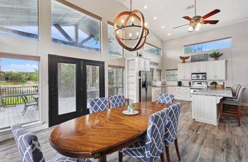 Graford House | Heaven In Hells Gate! Water access, kayaks, game room!