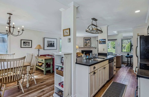 West Hartford Condo | Highland Golf, Walk to Club - Lakeland Village 2D