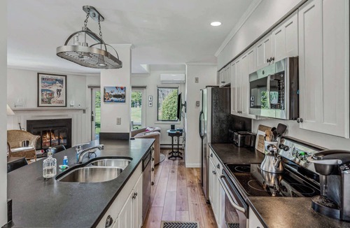 West Hartford Condo | Highland Golf, Walk to Club - Lakeland Village 2D