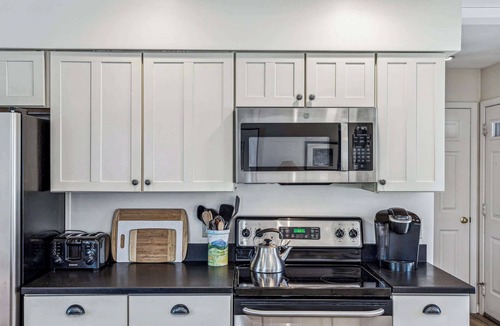 West Hartford Condo | Highland Golf, Walk to Club - Lakeland Village 2D