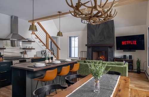 Peru House | Highland Haus: stunning ski getaway with hot tub