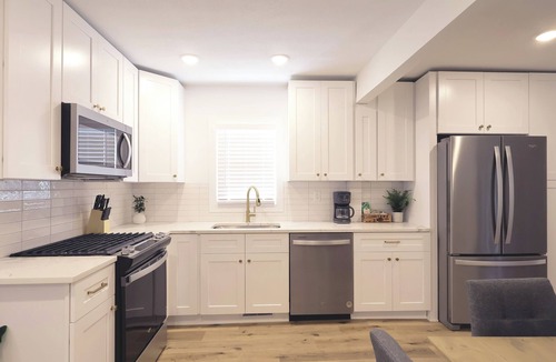 West Seventh House | Highland Park 3BR Family + Pet Friendly Retreat Close to MOA, Airport, Colleges