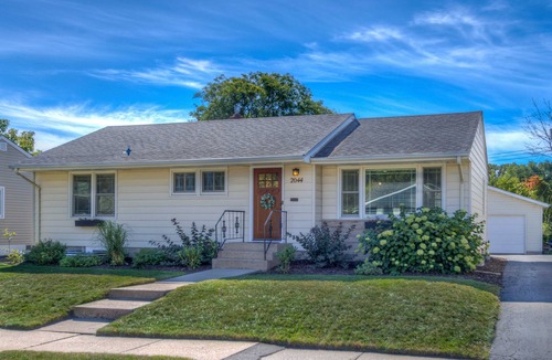 Highland House | Highland Park stunner! Centrally located, Renovated with modern updates.