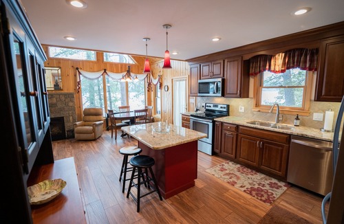 Schroon Lake Cabin | Highly recommended lake side cabin. Welcome to Majestic Pines on Schroon Lake.