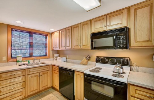 Central Vermont- Killington House | Highridge Condominium Unit B14