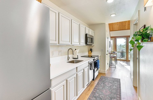 Bend Apartment | Hike, Ski & Golf: Bend Condo at Seventh Mtn Resort