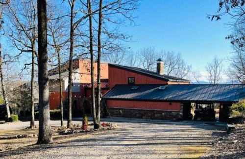 Bates House | Hill Top Lodging Mountain Forest View Lodge
