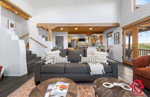 Placitas House | Hillside Haven Retreat *Hot Tub- A Placitas Irvie Home