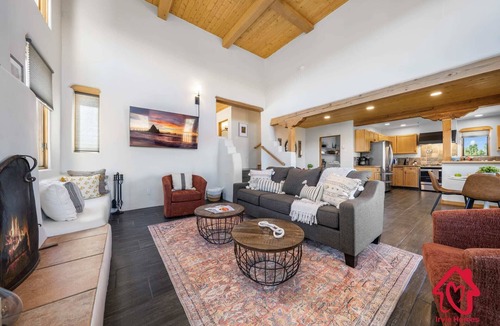Placitas House | Hillside Haven Retreat *Hot Tub- A Placitas Irvie Home