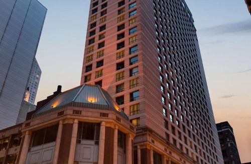 Streeterville Hotel | Hilton Chicago Magnificent Mile Suites