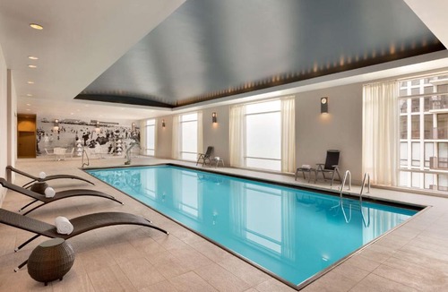 Streeterville Hotel | Hilton Chicago Magnificent Mile Suites