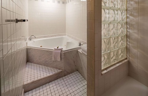 Downtown Cincinnati Hotel | Hilton Cincinnati Netherland Plaza