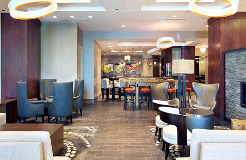 South Loop Hotel | Hilton Minneapolis-St. Paul Airport