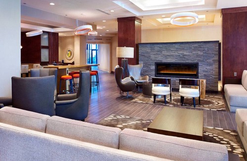 South Loop Hotel | Hilton Minneapolis-St. Paul Airport