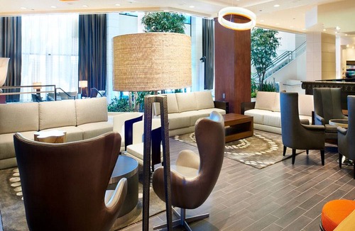 South Loop Hotel | Hilton Minneapolis-St. Paul Airport