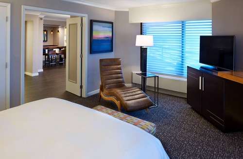 South Loop Hotel | Hilton Minneapolis-St. Paul Airport