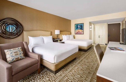 Phoenix Hotel | Hilton Phoenix Airport, Standard 2 Queens, Free Shuttle & Outdoor Pool