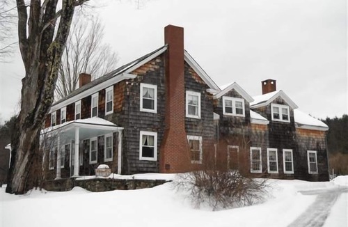 Sunderland House | Historic 1780 Manchester Farm House With Mountain Views