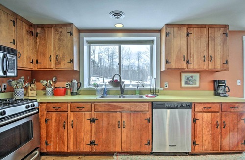 Bradford House | Historic Bradford Home - 8 Mi to Mount Sunapee!