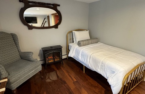 Chester Depot Bed & Breakfast | Historic Chester Inn! Circa, 1870 - right on Main Street & 20 minutes to Okemo!