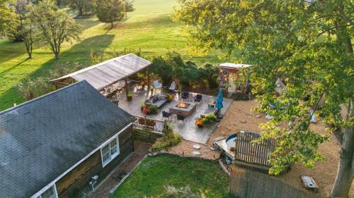Boonsboro House | Historic Cottage Retreat-IG Cowboy Pool-Hot Tub