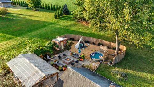 Boonsboro House | Historic Cottage Retreat-IG Cowboy Pool-Hot Tub
