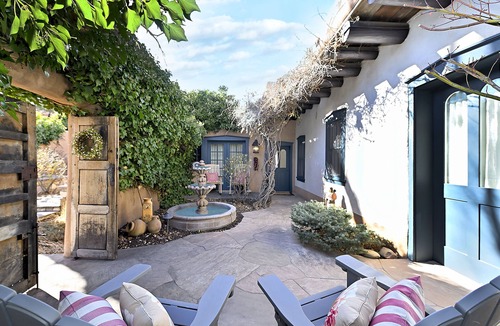 Historic Eastside House | Historic Eastside Canyon Rd/Plaza/Galleries-Walk Everywhere Amazing Courtyard