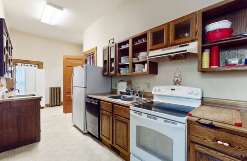 Richford House | Historic mansion, pool table, ping pong, wifi, w/d, gazebo, porch, TVs, views