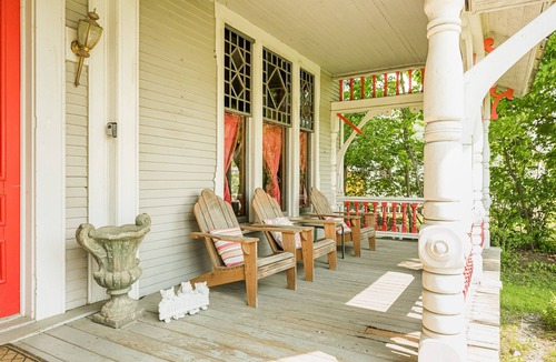Richford House | Historic mansion, pool table, ping pong, wifi, w/d, gazebo, porch, TVs, views